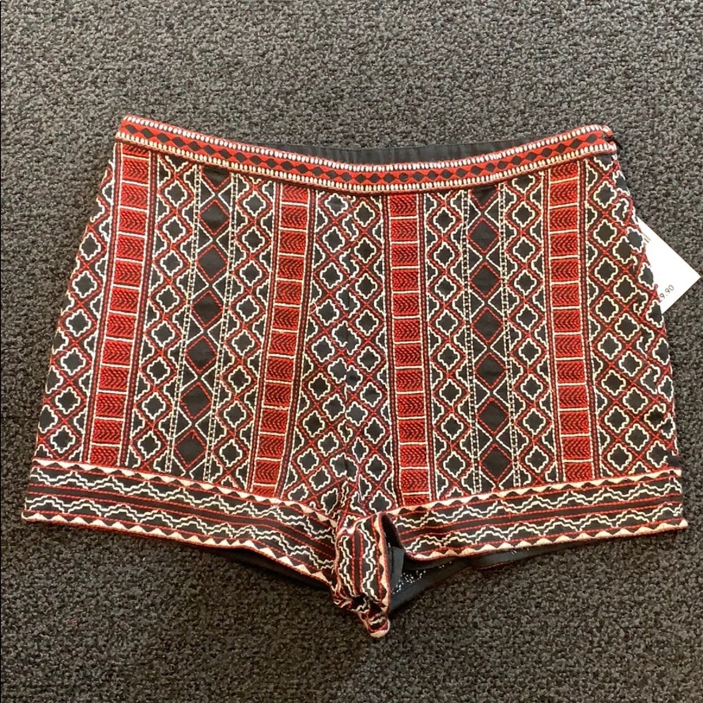 Black/Res Woven shorts.  Size small. NWT.